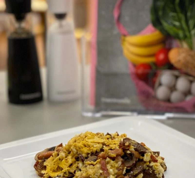 REVUELTO DE BACON Y CHAMPIÑONES SALTEADOS