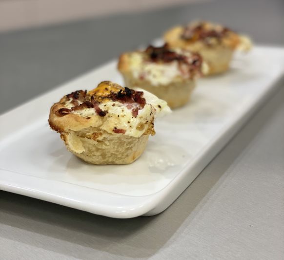 TARTALETAS DE HUEVO Y JAMON
