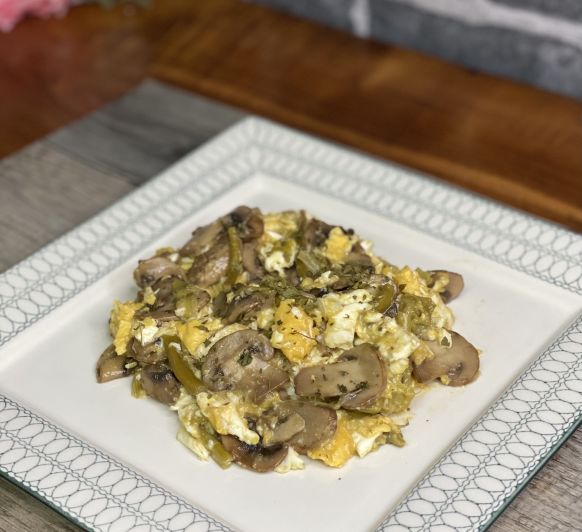 REVUELTO DE CHAMPIÑONES Y AJETES