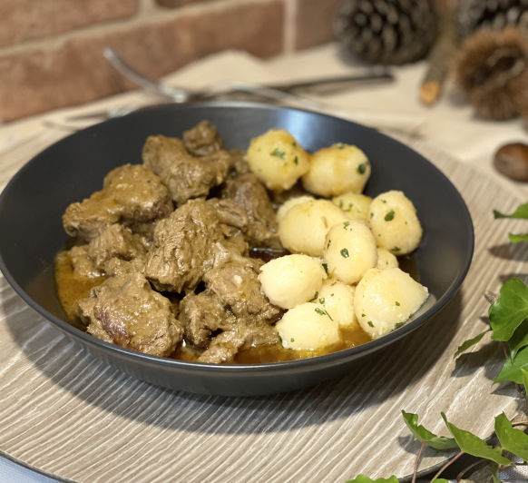 JABALÍ GUISADO CON PATATAS PARÍS (COCCIÓN LENTA)